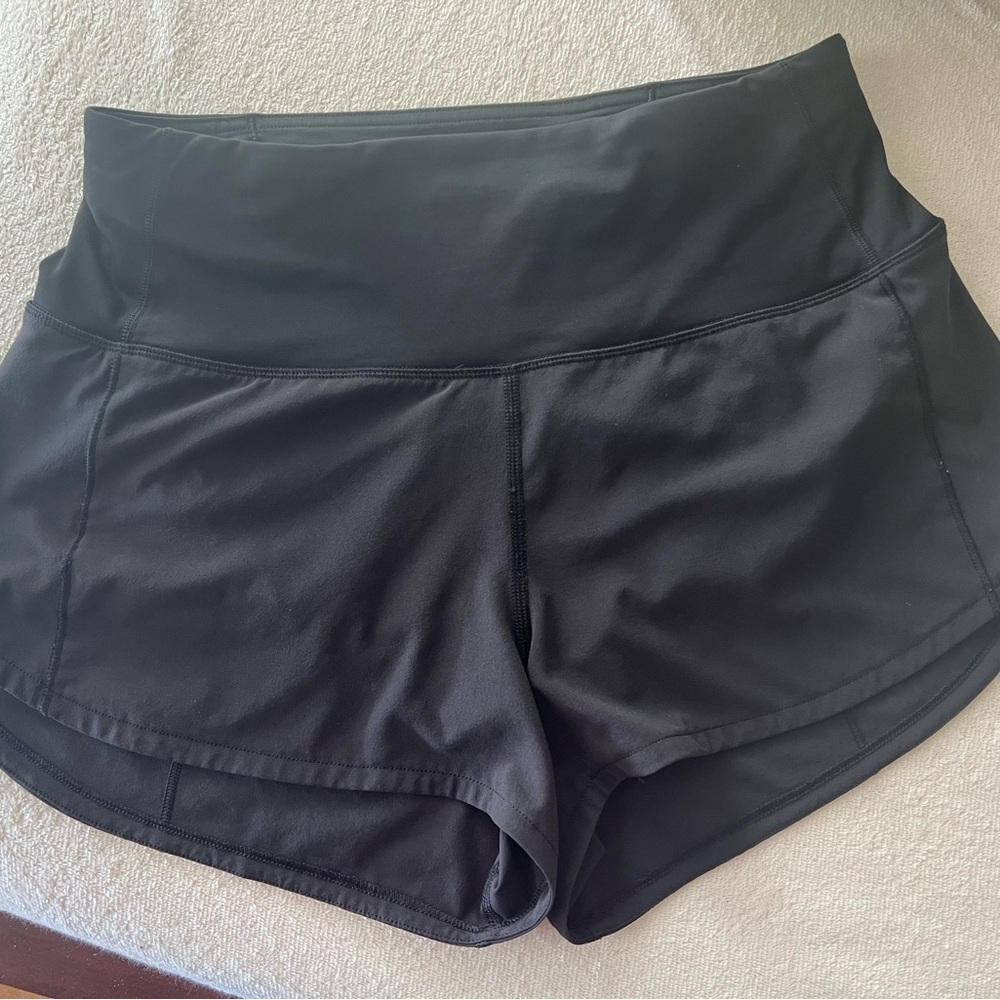 Lululemon high rise shorts in Black size 4